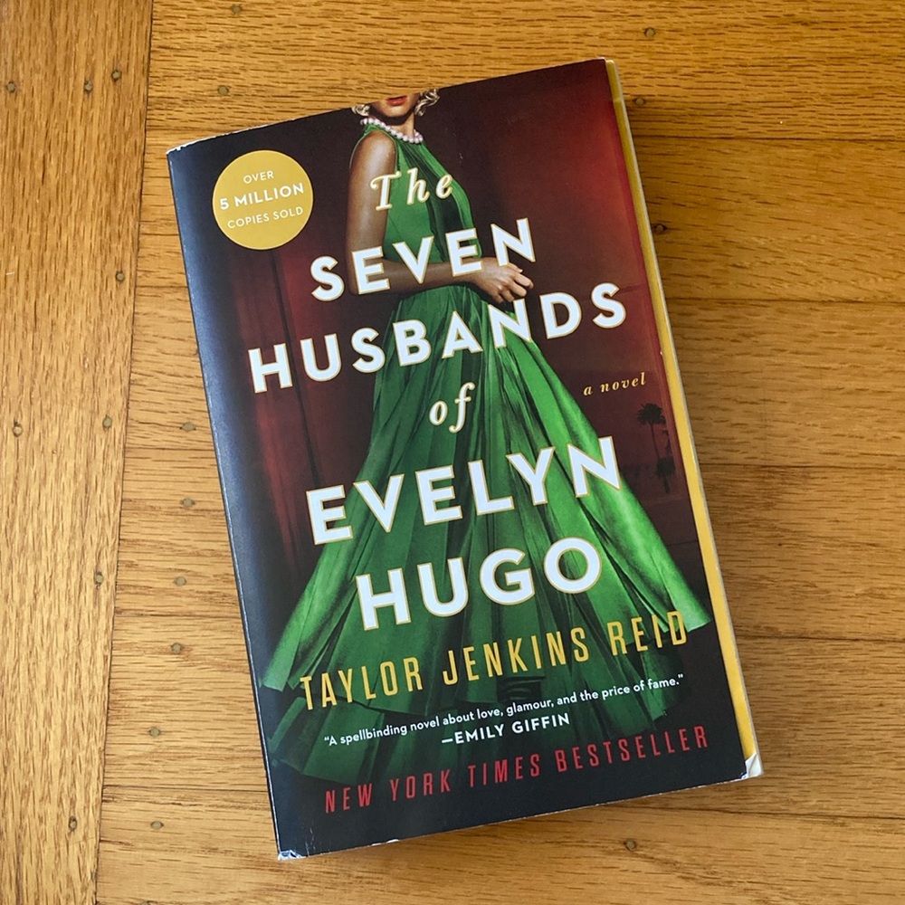 The Seven Husbands of Evelyn Hugo paperback by Taylor Jenkins Reid